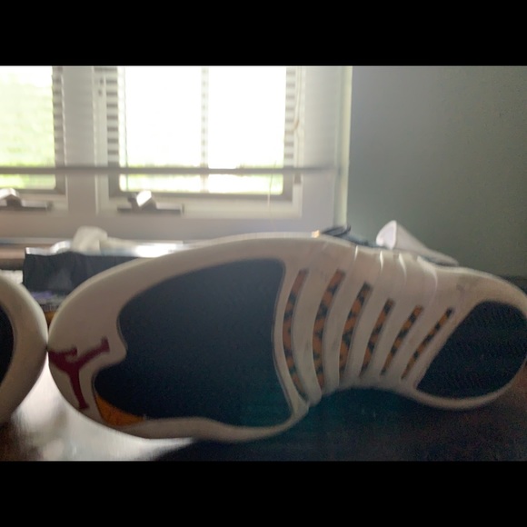 Jordan 12 Reverse - Picture 3 of 5